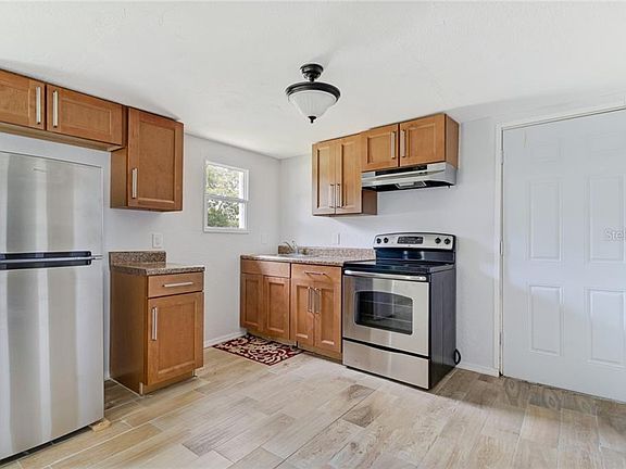 5th image of 416 N 8th St