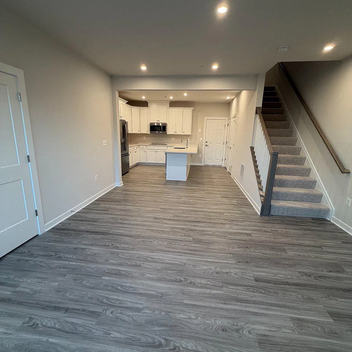 3 bed, 2.5 bath, 1568 sqft, $3,499 — Photo 3