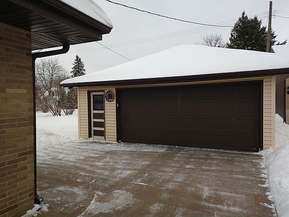 2.5 Car Garage