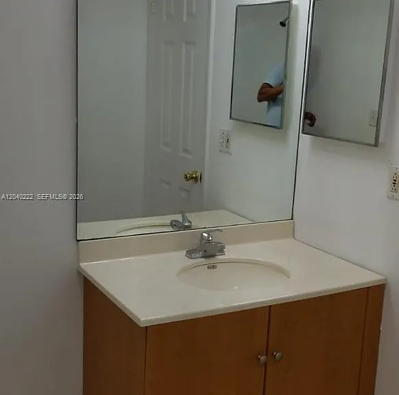 2811 N Oakland Forest Dr #105 — Photo 6