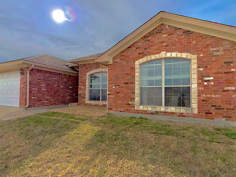 2107 Gail Dr — Photo 2