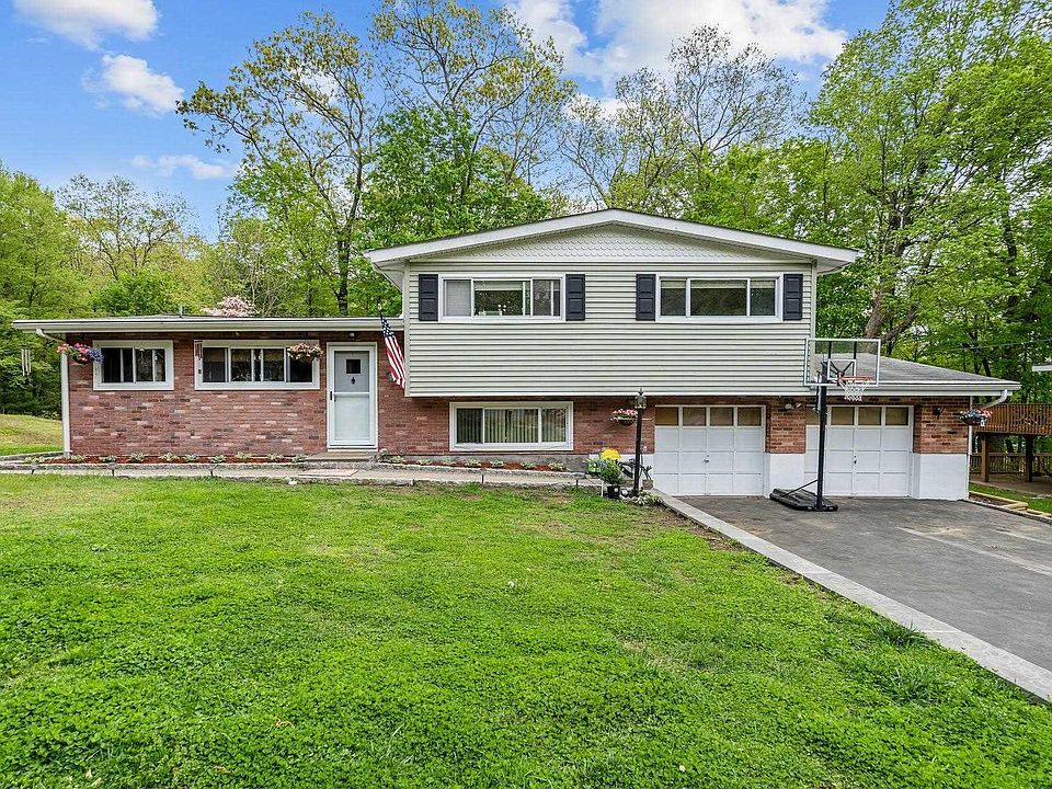 1st image of 17 Winthrop Dr