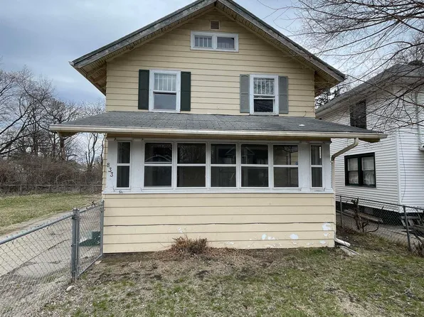 833 E Dubail Ave, South Bend, IN 46613