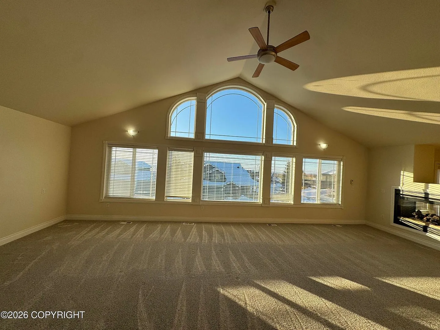 Stunning home in Goldenview — Photo 4