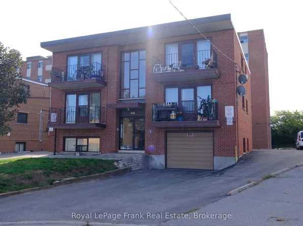 365 Elgin Ct #3, Oshawa, ON L1J 2P5