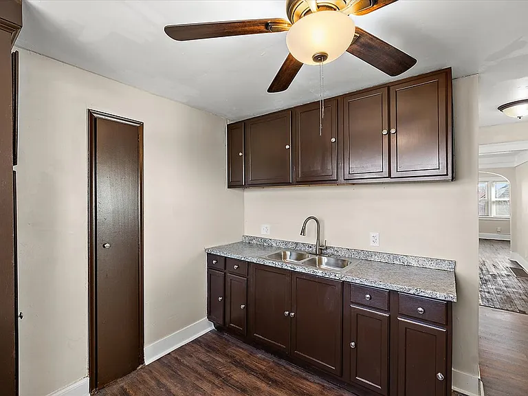 5741 Lakewood St — Photo 24