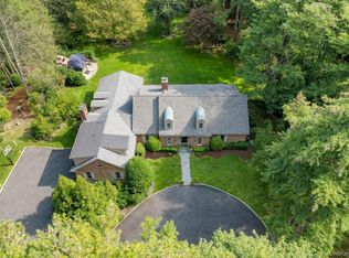 10 Middle Hollow Road, Lloyd Harbor, NY 11743