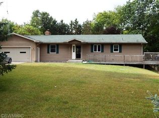 61096 Shorewood Dr, Three Rivers, MI 49093