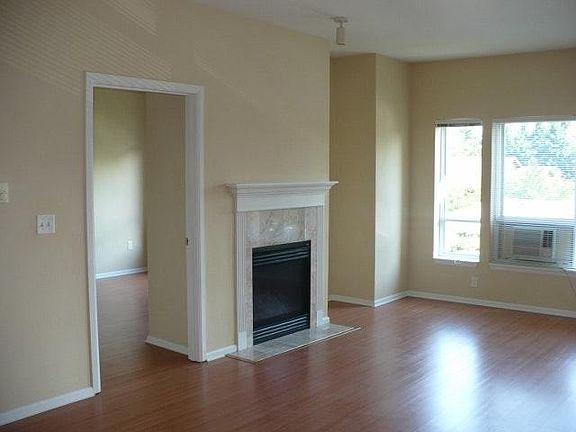 5th image of 12224 NE 8th St APT 207
