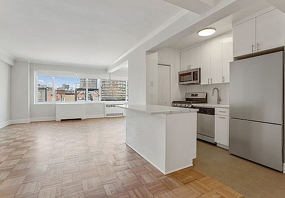 4th image of 165 E 66th St APT 12J