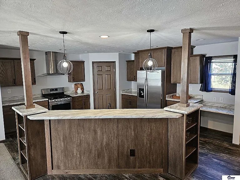 402 S Blackburn Ave — Photo 3