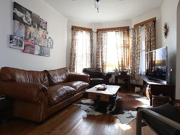4th image of 3855 N Hoyne Ave