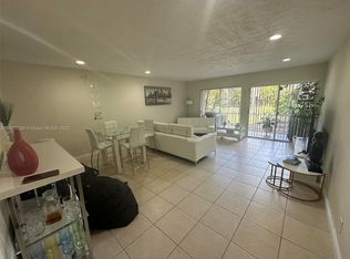 17911 NW 68th Ave APT P104, Hialeah, FL 33015
