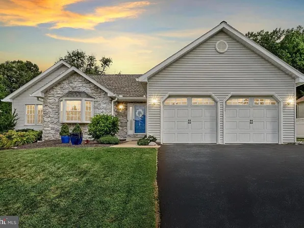 3349 Overview Dr, York, PA 17406
