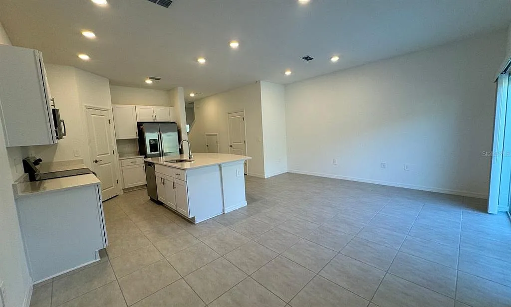 3 bed, 2.5 bath, 1407 sqft, $1,900 — Photo 4