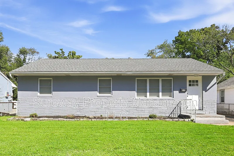 3 bed, 1.0 bath, 1056 sqft, $2,500 — Photo 1