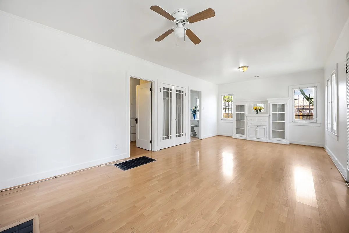 3 bed, 2.0 bath, 1012 sqft, $2,200 — Photo 3