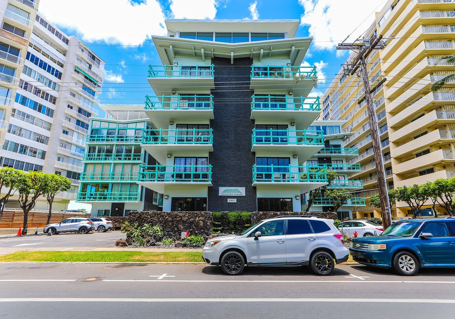 Unparalleled Island Lifestyle_Furnished 2 bedroom Diamond Hd. Ambassador — Photo 3