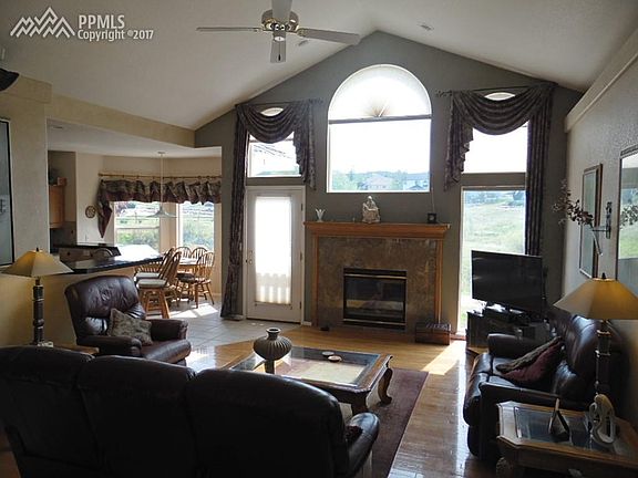 Vaulted Floor Plan~ Gas Fireplace~Hardwood Floors