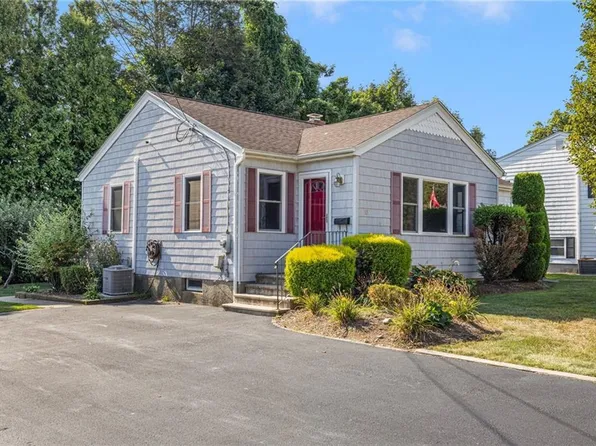 13 Amelia Ct, North Providence, RI 02904