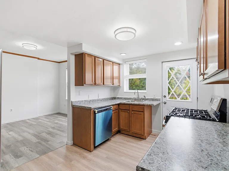 790 Highland Ave — Photo 34