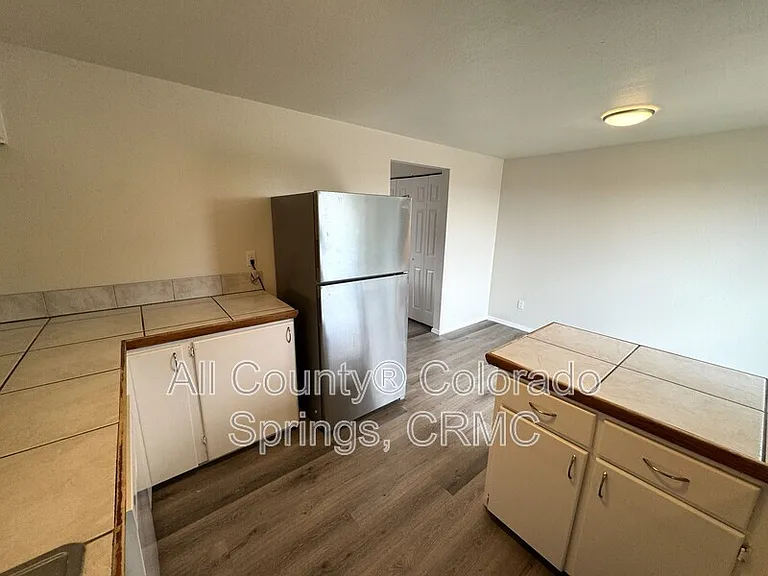 1237 Chiricahua Dr — Photo 5