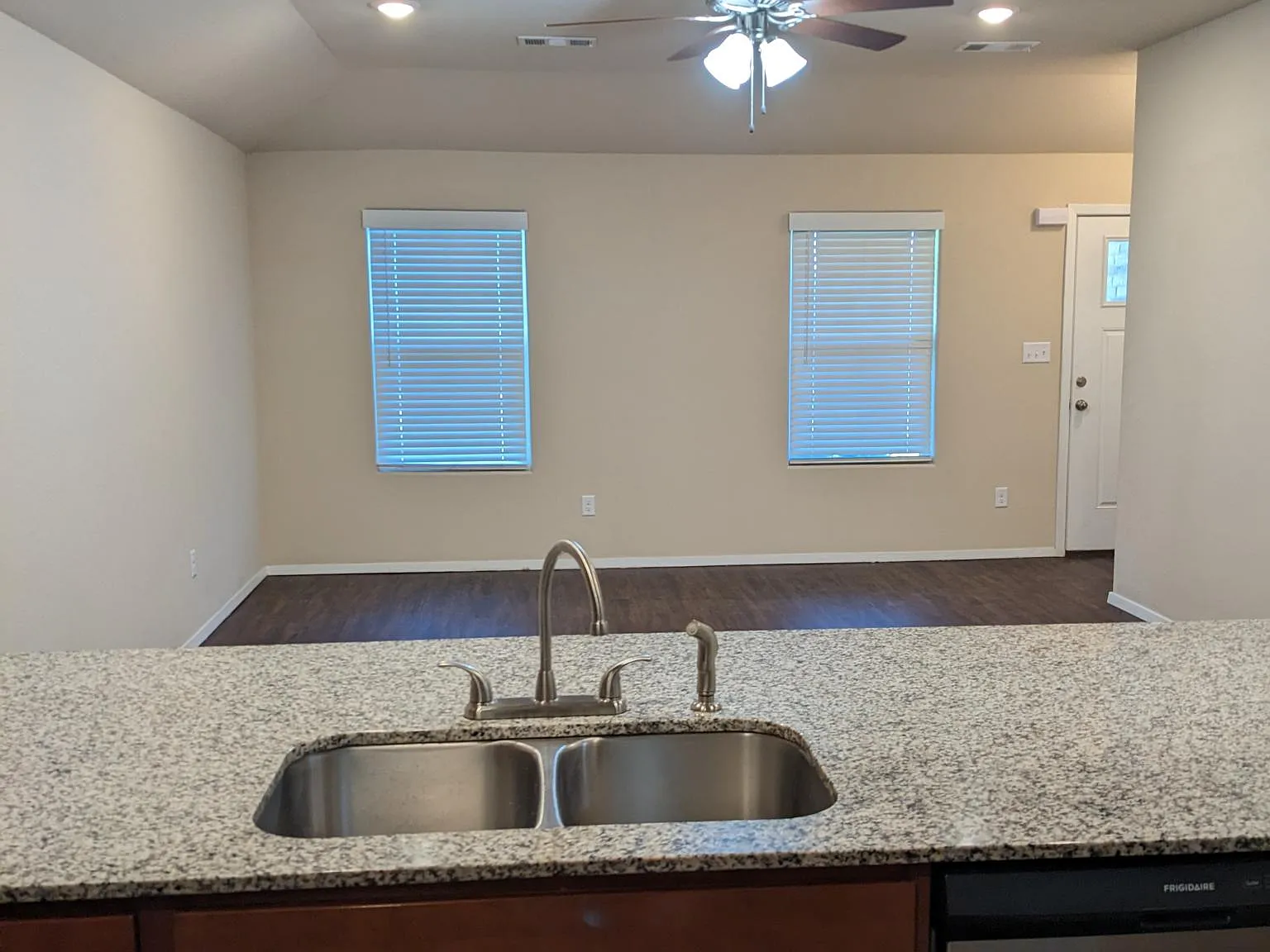 3 bed, 1328 sqft, $1,600 — Photo 3