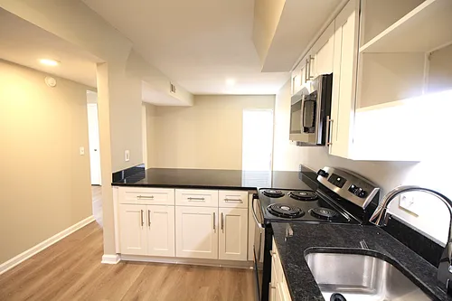 6573 Poplar Ave #4 Photo 1