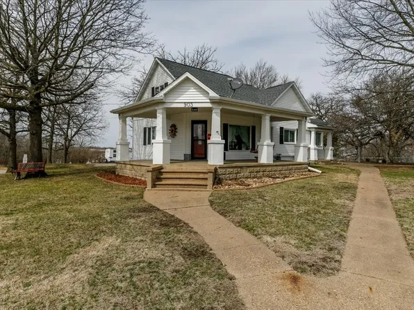 903 W Maple St, Centerville, IA 52544