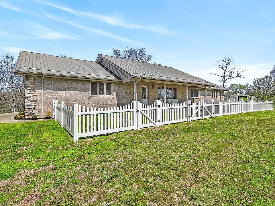 1st image of 775 E 505th Road