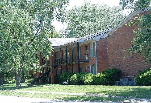 Bon Air Apartments — Photo 12