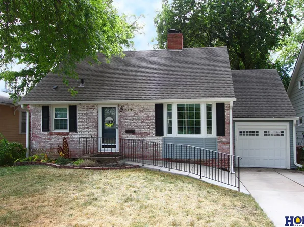 5445 Walker Ave, Lincoln, NE 68504