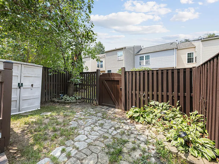 2716 Mapleview Ct — Photo 19
