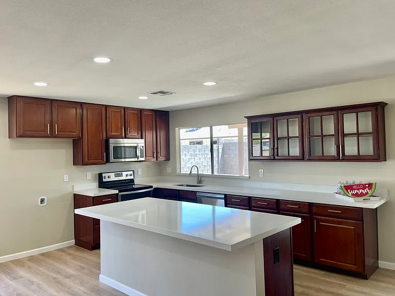 10021 N 47th Dr — Photo 7