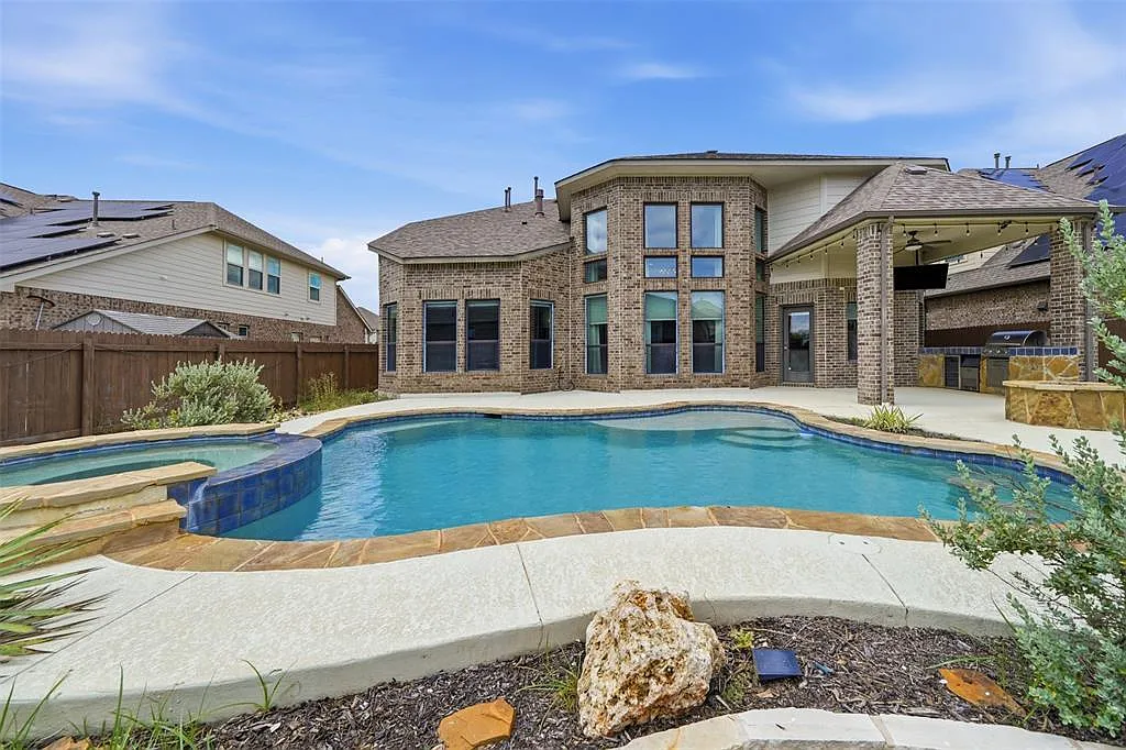 4 bed, 3.5 bath, 3602 sqft, $3,700 — Photo 1