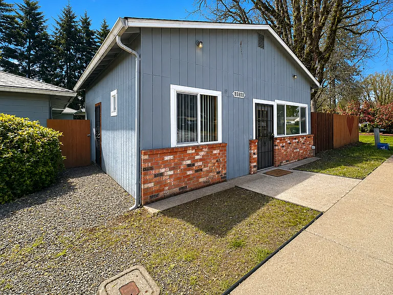 24966 Dunham Ave — Photo 1