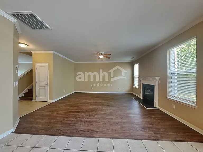 409 Stobhill Ln — Photo 5