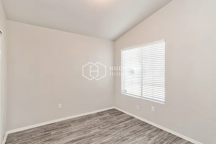 843 E Morelos St — Photo 16