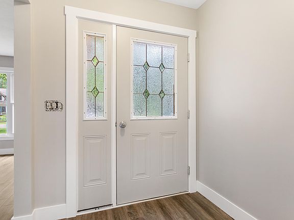 4th image of 3345 Elderwood Ave