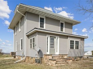 4145 Grubbs Creek Rd, Center Point, IA 52213