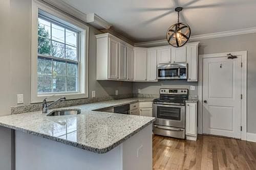3rd image of 752 Hale St #1