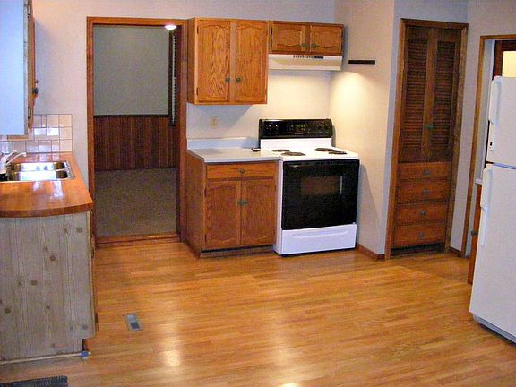 3rd image of 103 Dickinson St