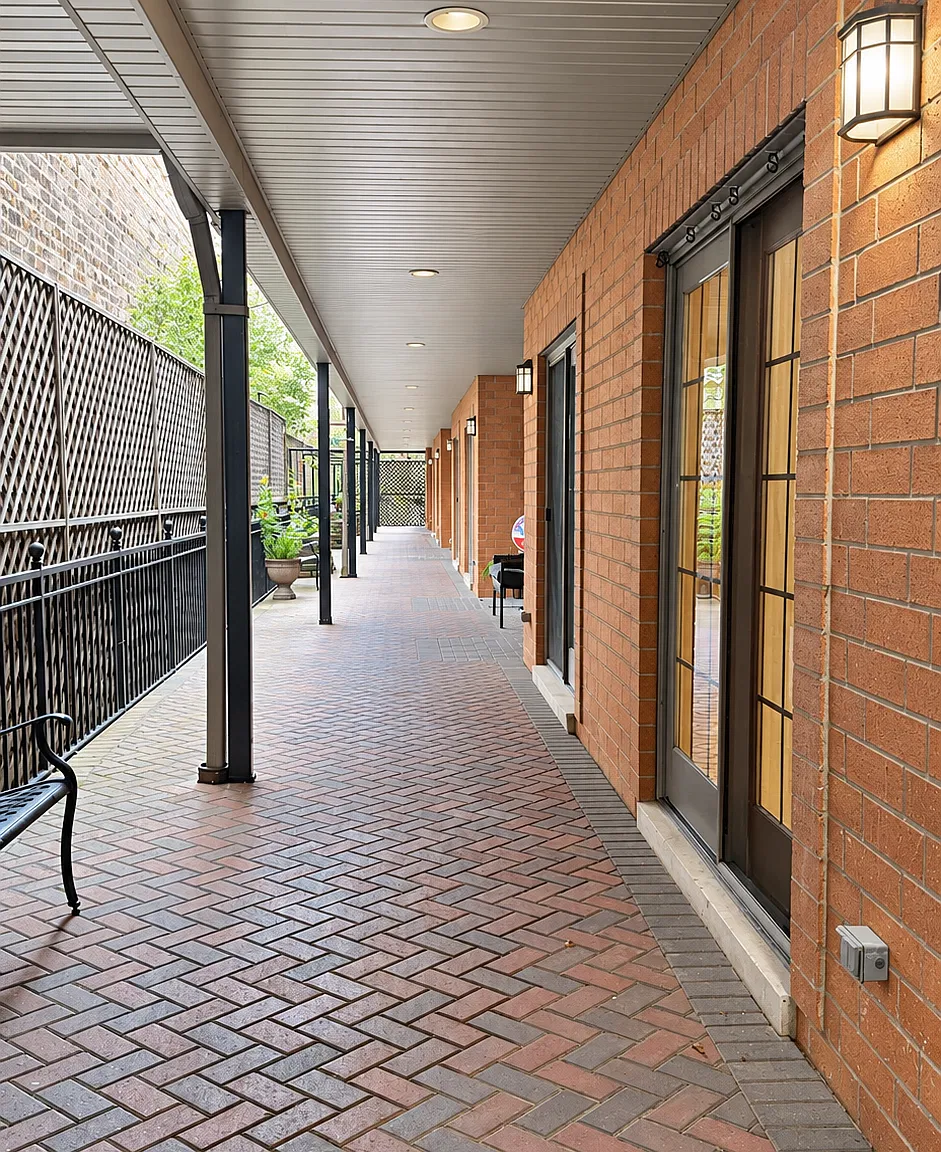 817 Chicago Ave — Photo 4