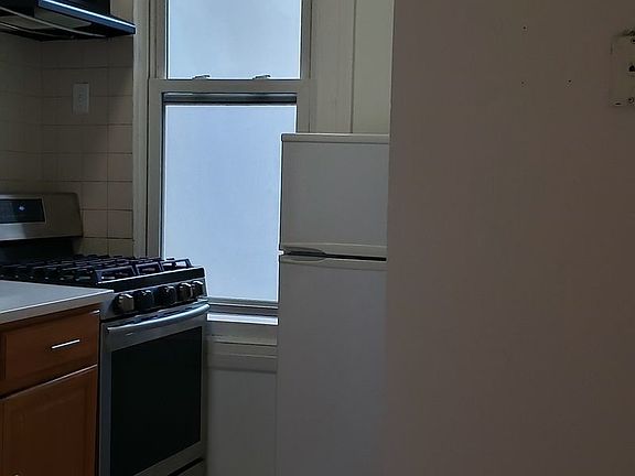 4th image of 31-41 41st St #2R