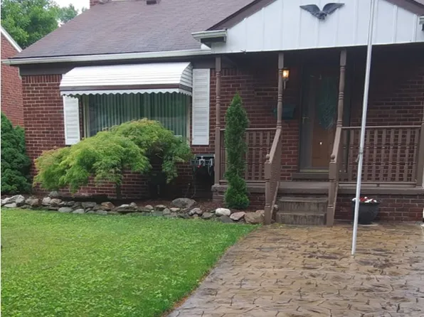 24610 Sherman Ave, Oak Park, MI 48237
