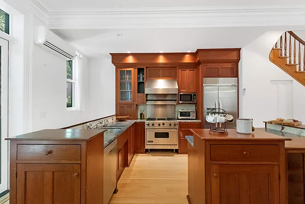 Rented by Compass | media 7