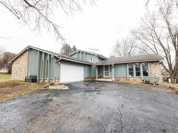 W272S4136 Timber TRAIL, Waukesha, WI 53189