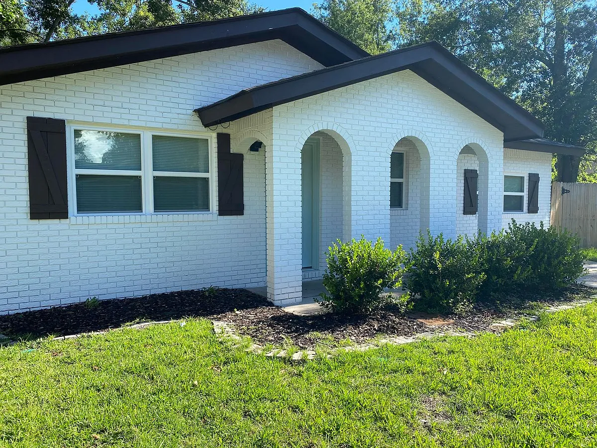 Building Photo - 206 Woodland Cir