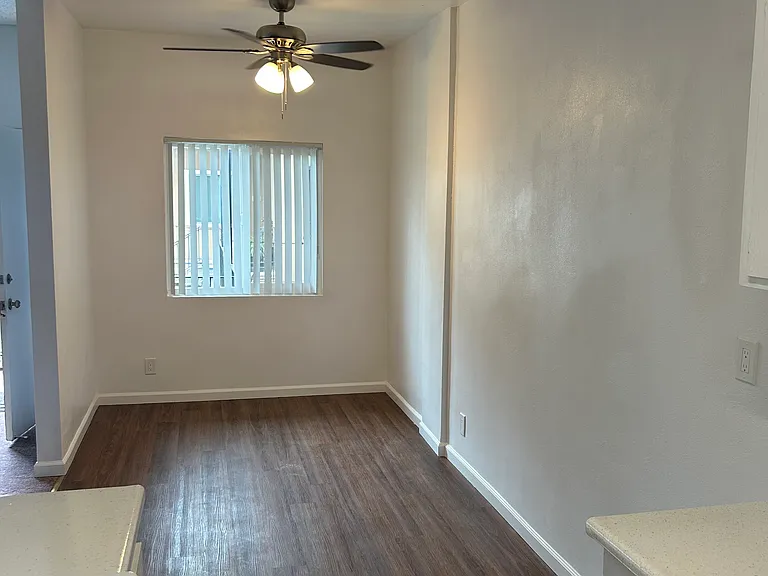 1650 Pampas — Photo 3