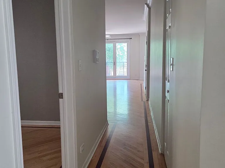 2647 W Haddon Ave #2 — Photo 5